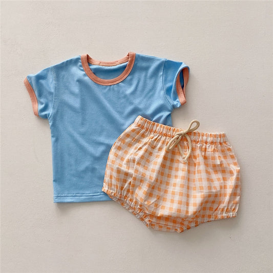 Conquer everyday fashion with this Baby Boys Solid T-shirt with Checked Shorts Set! The perfect combination of comfort and style.