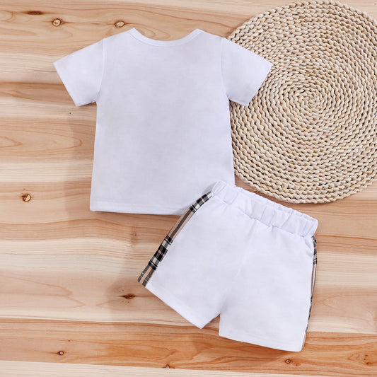 This summer, your little man will look as cute as a bear in this Summer Toddler Boys Bear Print T-Shirt and Shorts.