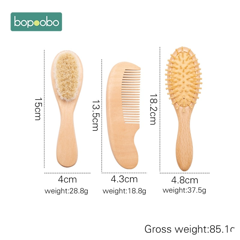 This soft-bristled brush has been designed to delicately care for your little one's scalp while gently detangling locks.