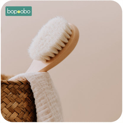 This soft-bristled brush has been designed to delicately care for your little one's scalp while gently detangling locks.