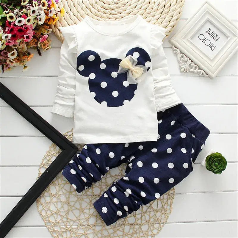 This adorable Autumn Toddler Girls Bow-Dot Shirt-Pants Set offers comfort and style for your little one.