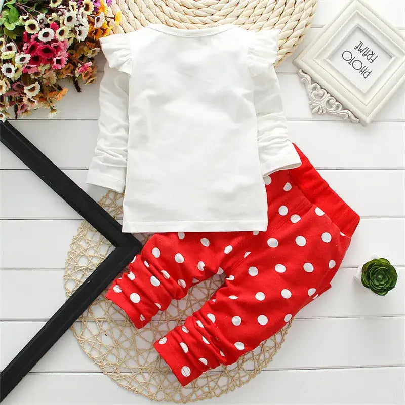 This adorable Autumn Toddler Girls Bow-Dot Shirt-Pants Set offers comfort and style for your little one.