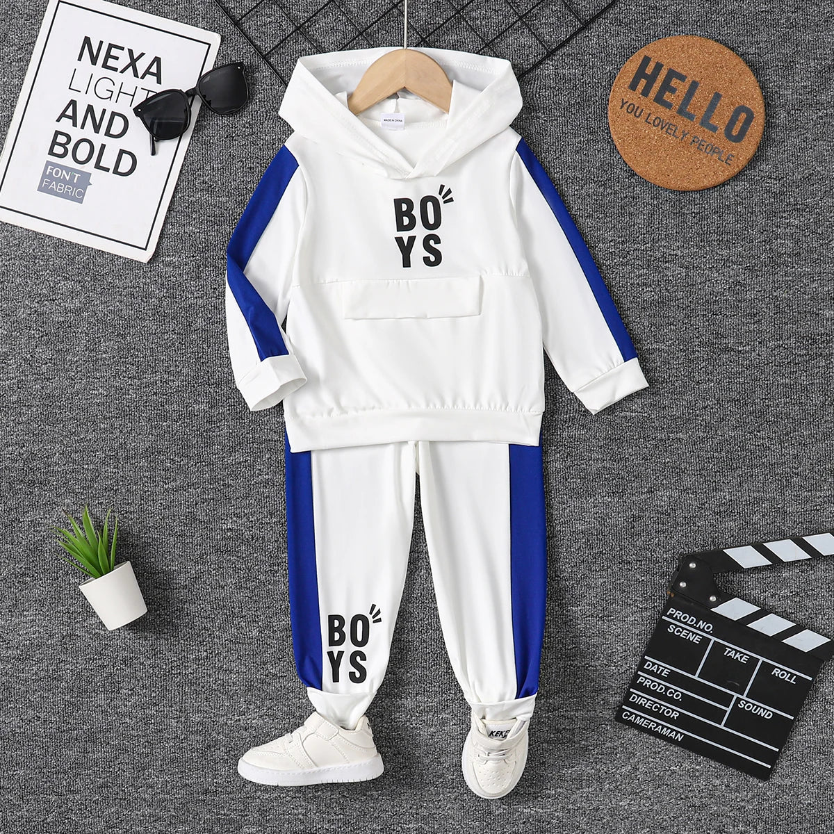 This playful Toddler Boys Letter Patchwork Hoodie Sweater with Pants is perfect for boys aged 18 months to 6 years.