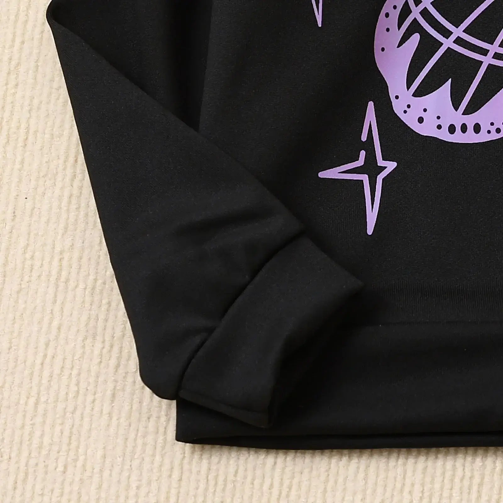 This Girls Autumn Butterfly Split-Color Hooded Sweatsuit is perfect for your little fashionista who loves comfort and style! Made from breathable cotton-polyester, it keeps her cozy without sacrificing softness or safety. 