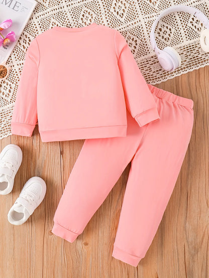 Meet the pup-approved Girls Autumn Fashion Cartoon Dog Tracksuit that'll have your girl howling with laughter! This adorable Girls Autumn Fashion Cartoon Dog Tracksuit combines cozy cotton-polyester comfort 