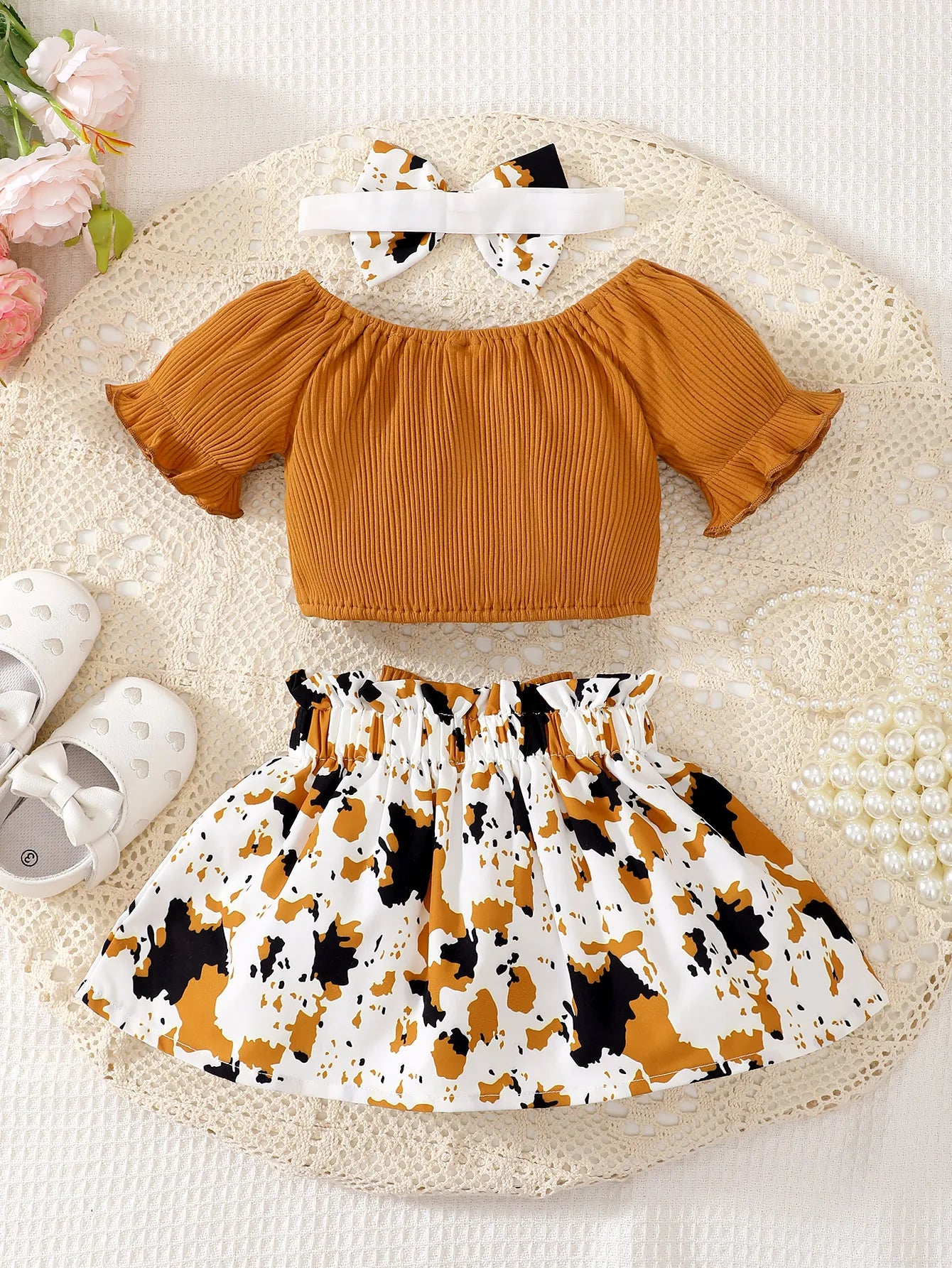 This adorable 3PC set is made with non-irritating cotton, this outfit is perfect for outdoor fun.