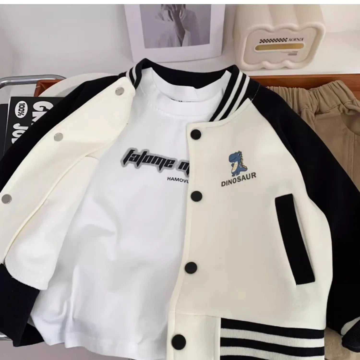 Gear up your little roarsome dinosaur for autumn adventures with this Toddler Boys Baseball Jacket! 