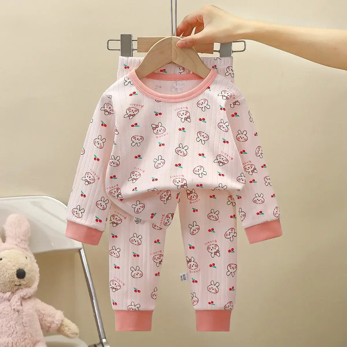 Get ready for a cozy night's sleep with our Autumn Kids Pure Cotton Sleepwear Sets! These pajamas are perfect for the fall.