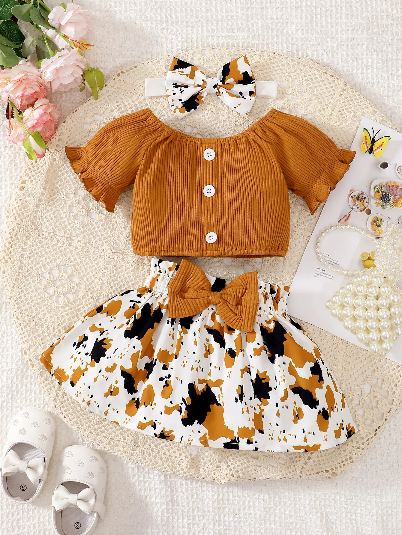 This adorable 3PC set is made with non-irritating cotton, this outfit is perfect for outdoor fun.