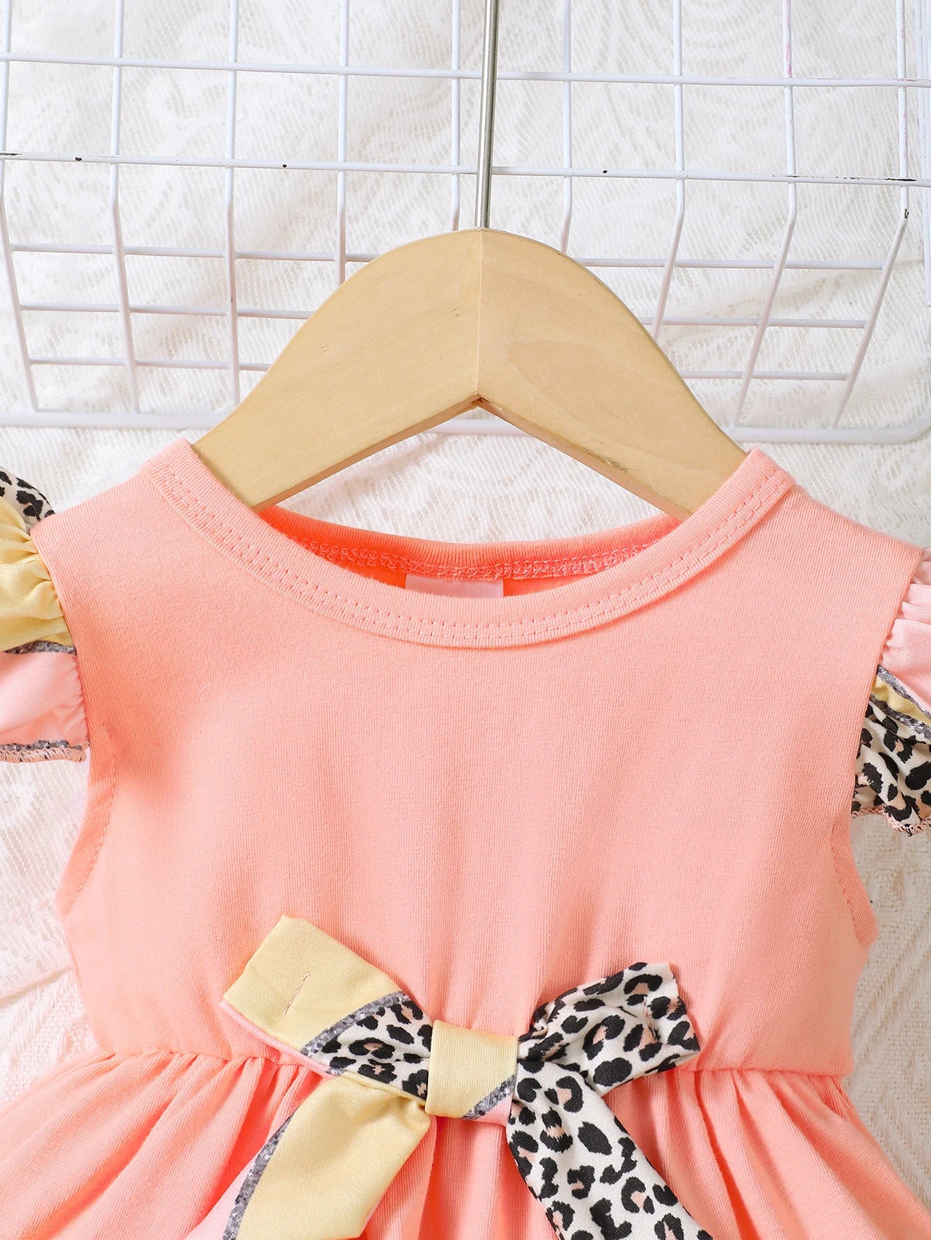 Get your little roarer ready with this Toddler Girls Autumn Sleeveless Top Multicolor Pants featuring a sleeveless leopard-print top and multicolor pants.