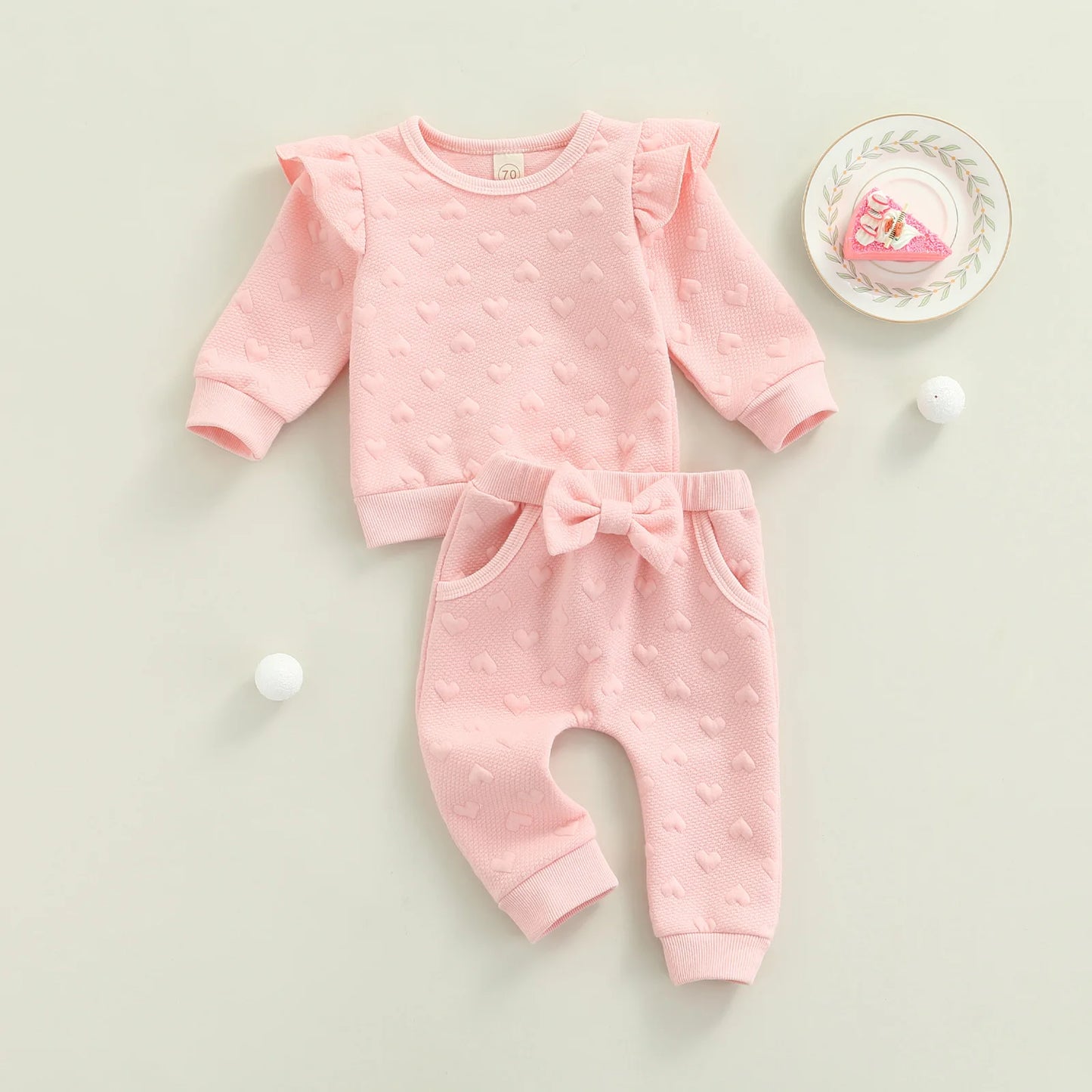 Dress your little one in cozy cuteness with this pink Newborn Girls Autumn Long Sleeve Heart Printed Sweatsuit. Made from a soft, breathable cotton-polyester blend