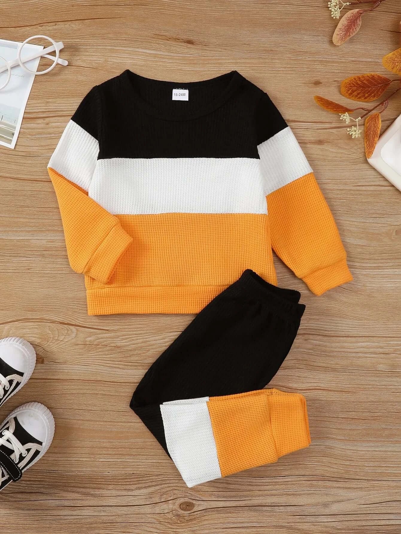 Keep your little one cozy and stylish this autumn with this playful Toddler Boys Autumn Color Block Top and Pants. Made from soft cotton and polyester blend