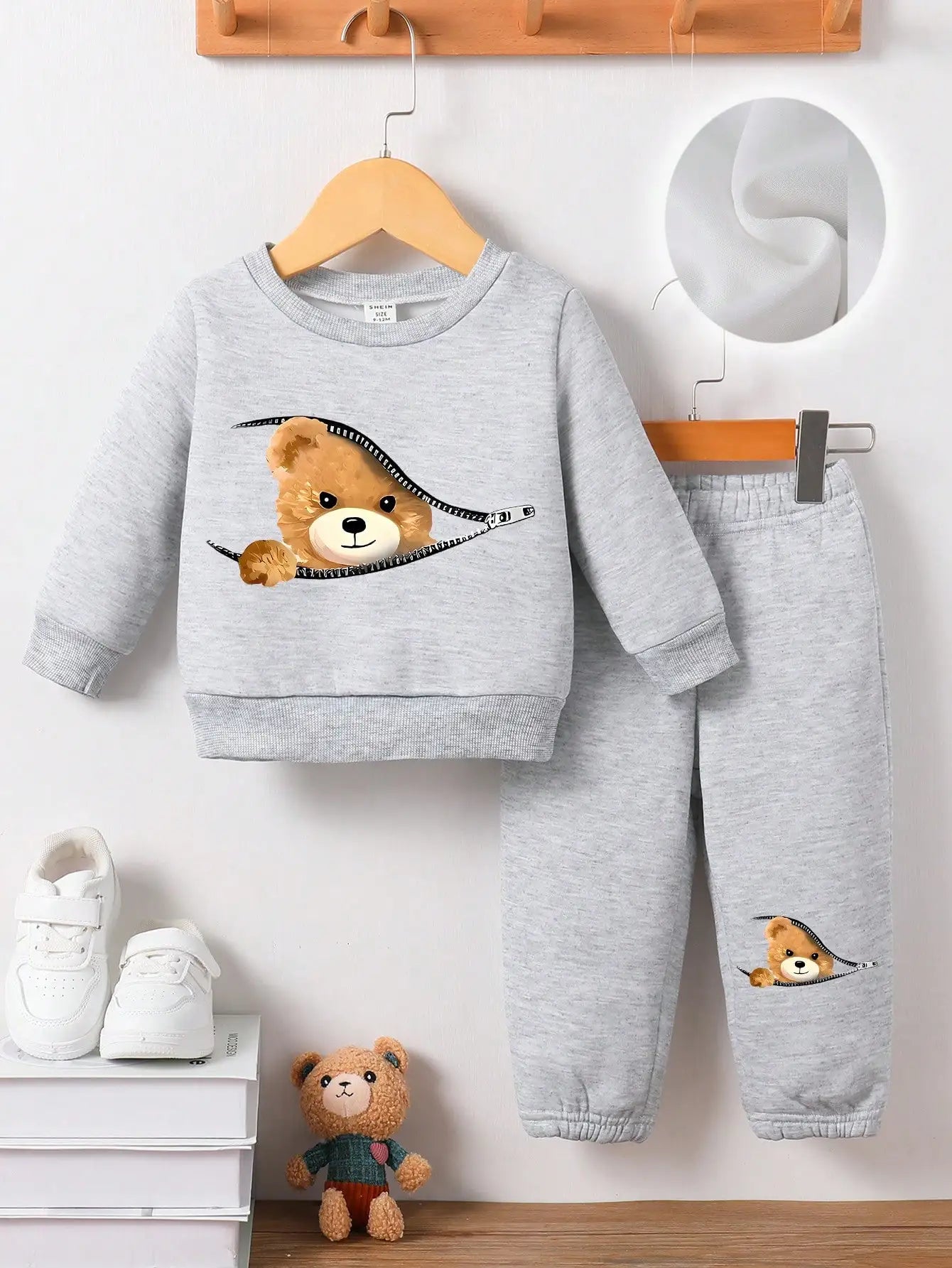 Keep your little guy cozy and stylish this season with this adorable Toddler Boys Winter Fleece Casual Fashion Tracksuit! 