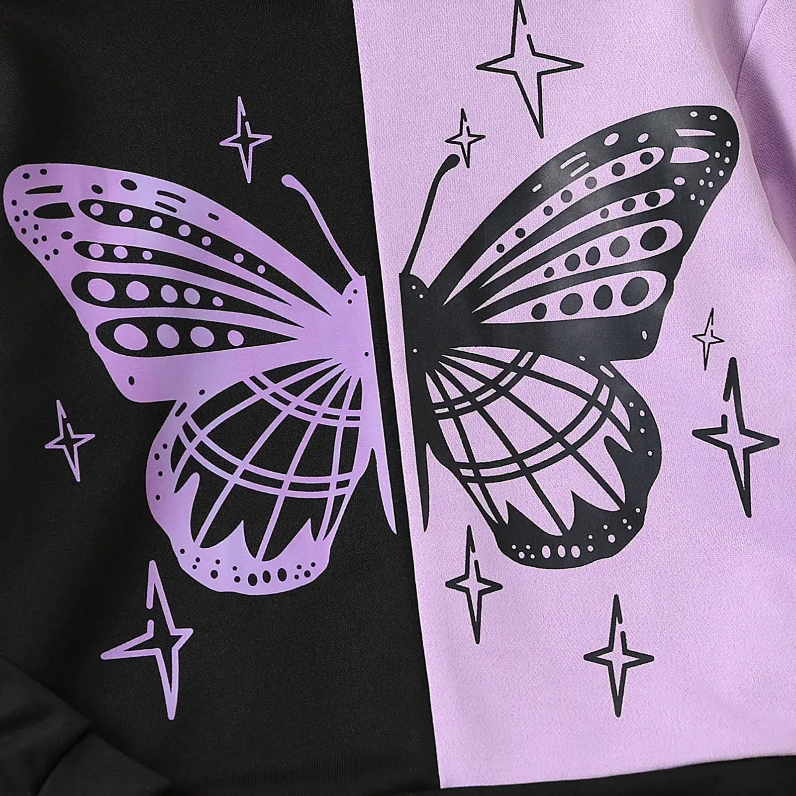 This Girls Autumn Butterfly Split-Color Hooded Sweatsuit is perfect for your little fashionista who loves comfort and style! Made from breathable cotton-polyester, it keeps her cozy without sacrificing softness or safety. 