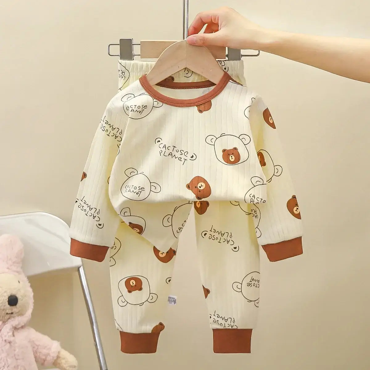 Get ready for a cozy night's sleep with our Autumn Kids Pure Cotton Sleepwear Sets! These pajamas are perfect for the fall.