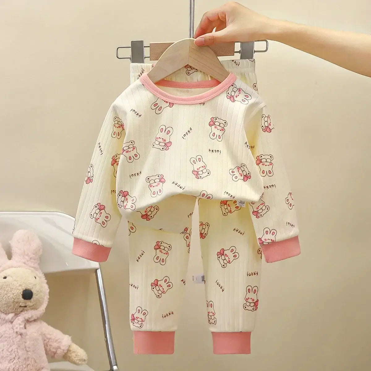 Get ready for a cozy night's sleep with our Autumn Kids Pure Cotton Sleepwear Sets! These pajamas are perfect for the fall.