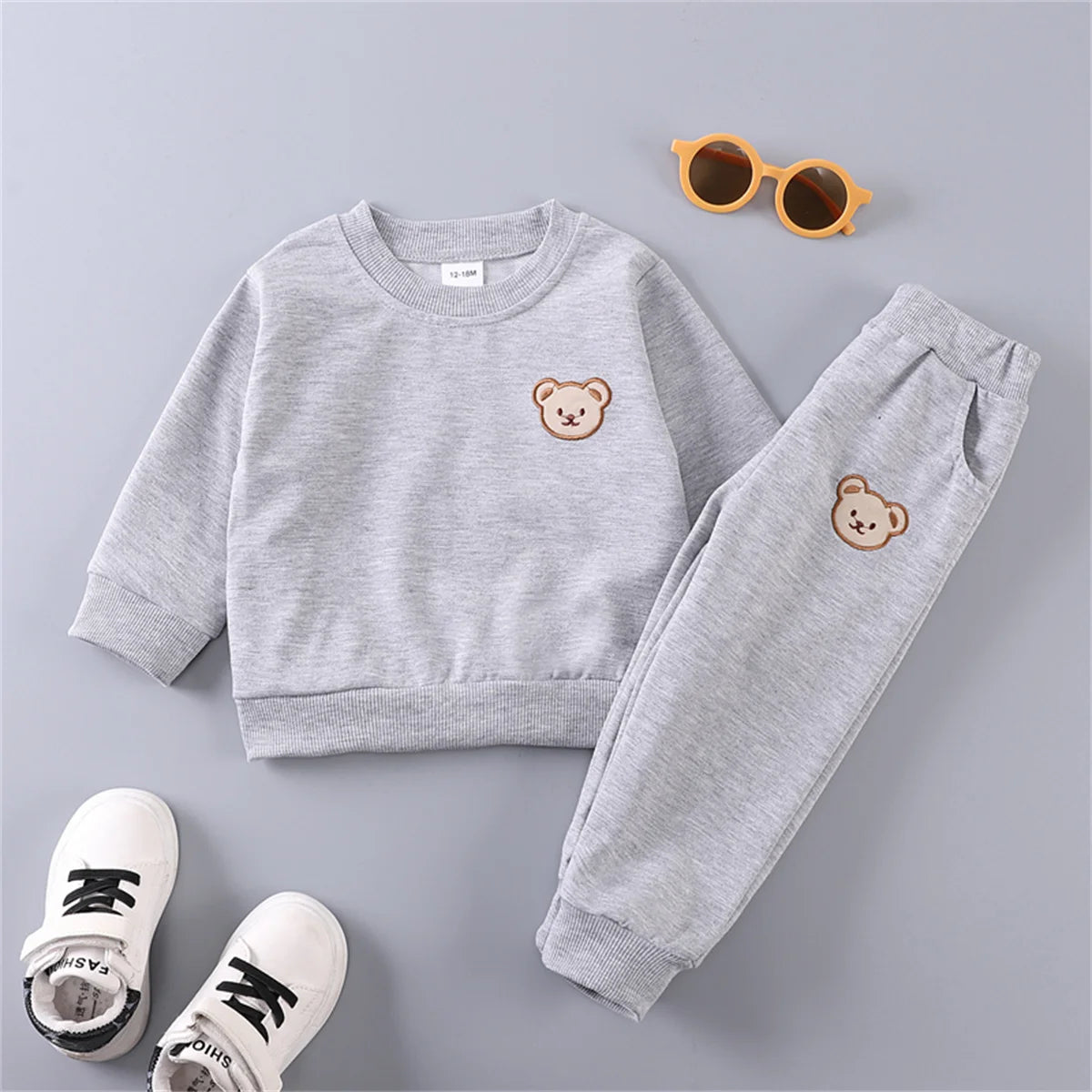 Let your little one's new favorite cozy combo be the Infant Winter Teddy Bear Face Sweatshirt and Pants! This adorable two-piece set features a cuddly teddy bear face sweatshirt paired with matching pants.