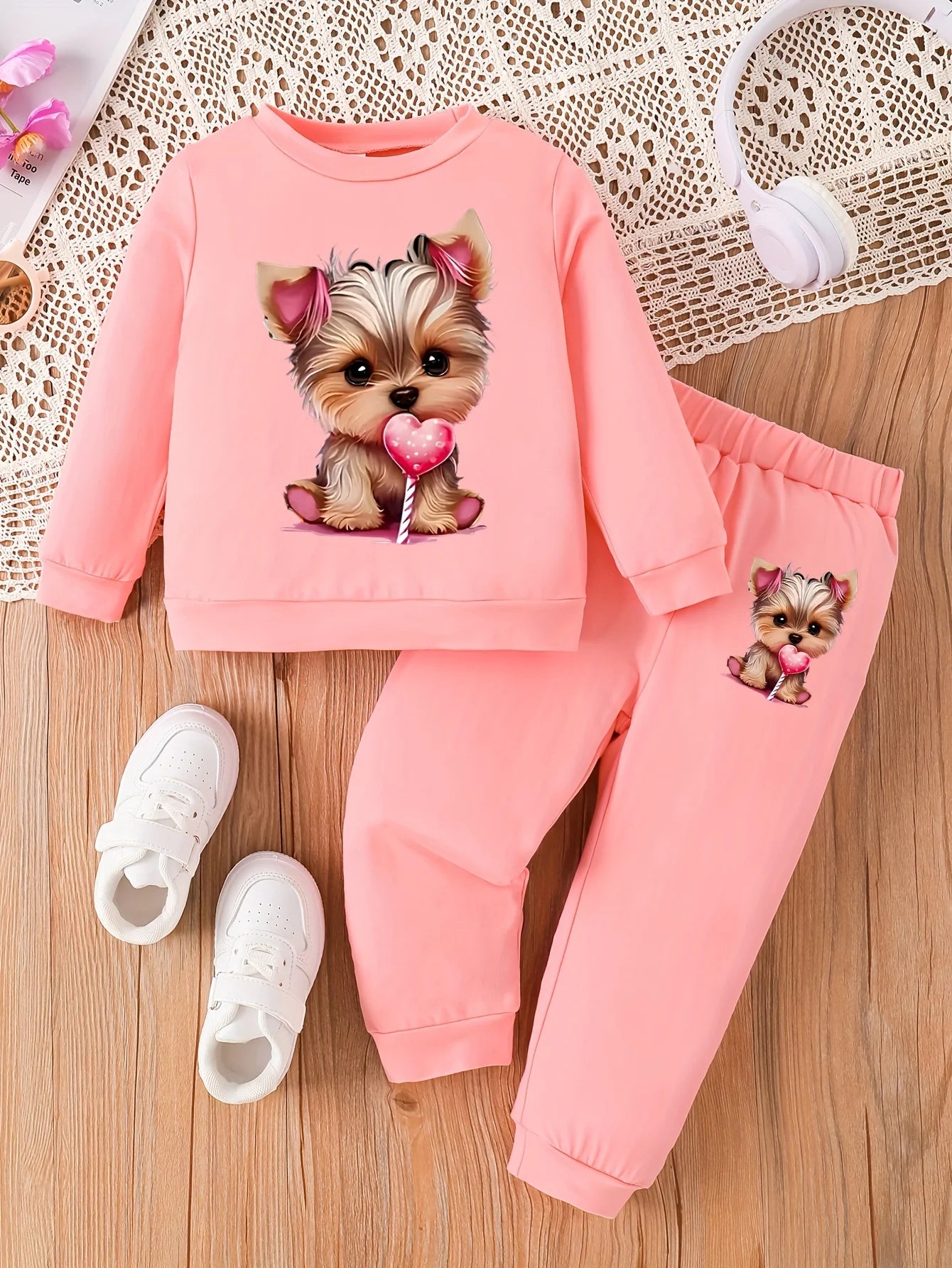 Meet the pup-approved Girls Autumn Fashion Cartoon Dog Tracksuit that'll have your girl howling with laughter! This adorable Girls Autumn Fashion Cartoon Dog Tracksuit combines cozy cotton-polyester comfort 