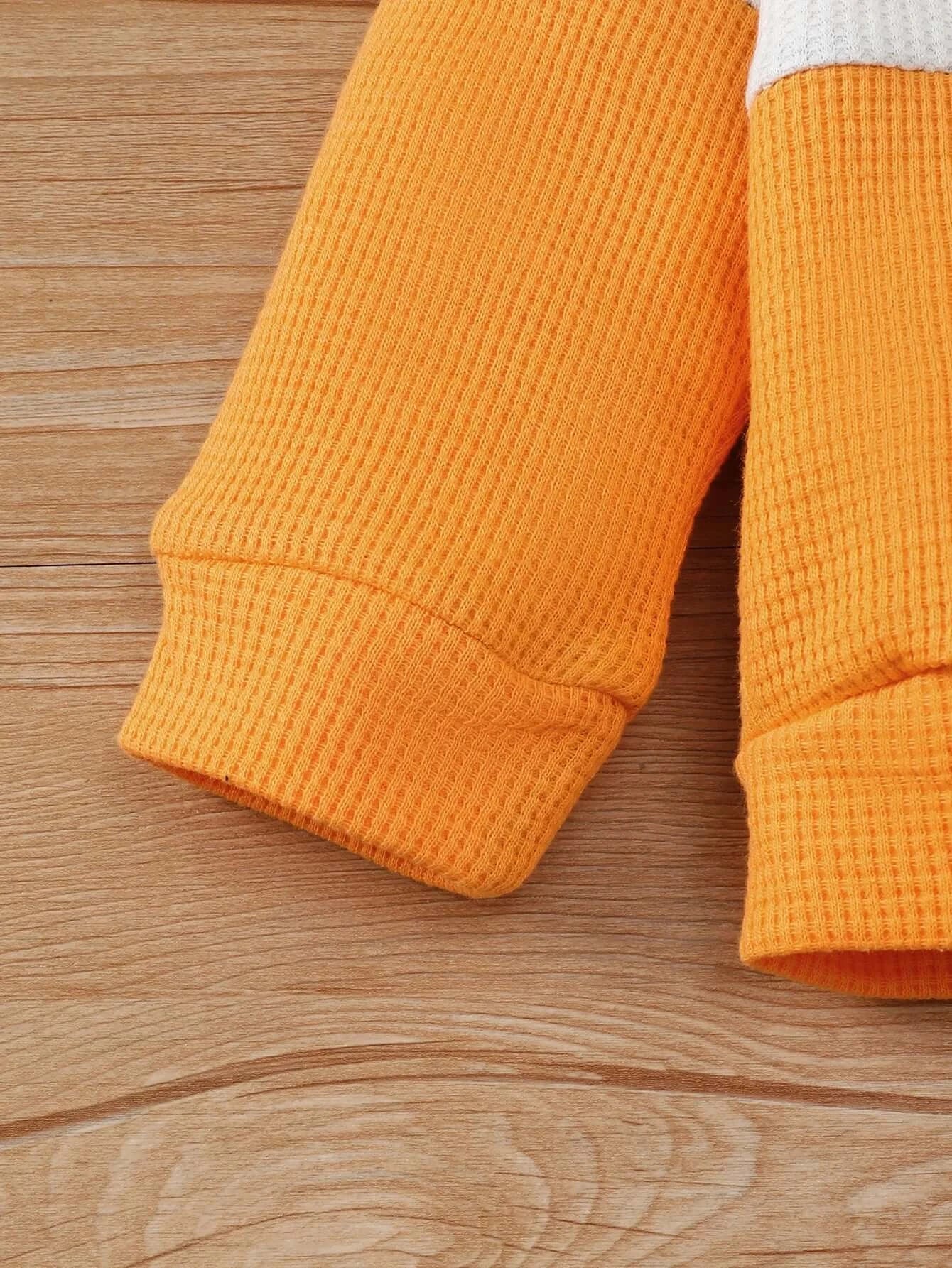 Keep your little one cozy and stylish this autumn with this playful Toddler Boys Autumn Color Block Top and Pants. Made from soft cotton and polyester blend