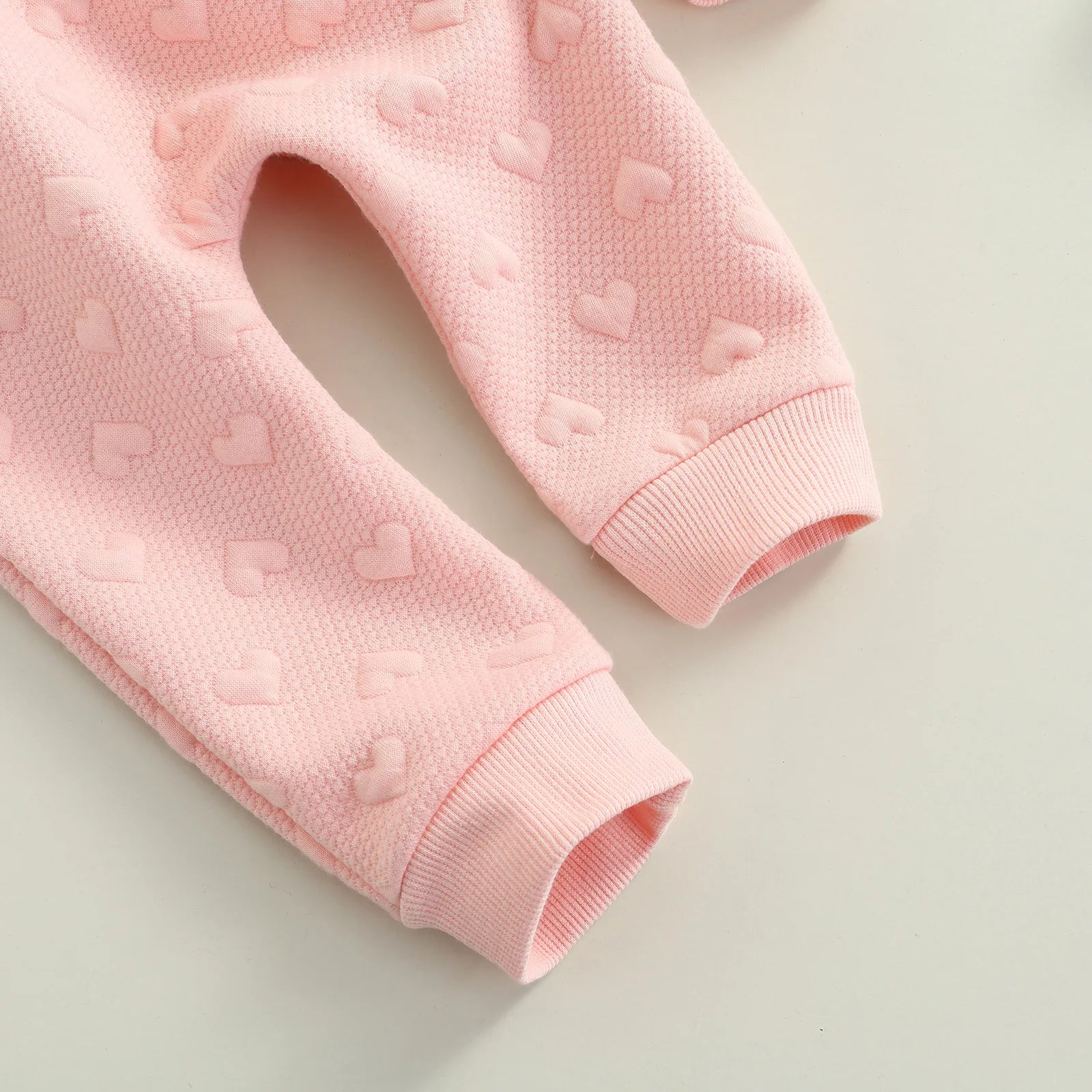 Dress your little one in cozy cuteness with this pink Newborn Girls Autumn Long Sleeve Heart Printed Sweatsuit. Made from a soft, breathable cotton-polyester blend