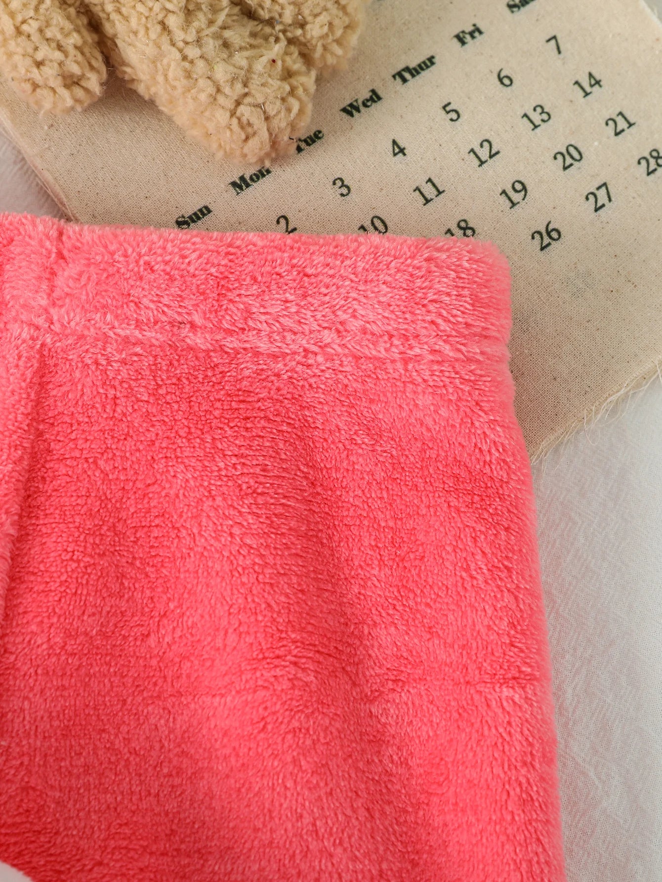 Keep your little one cozy and cute with this pink Toddler Girls Winter Plush Hoodie Set, perfect for autumn adventures!