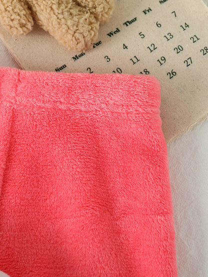 Keep your little one cozy and cute with this pink Toddler Girls Winter Plush Hoodie Set, perfect for autumn adventures!