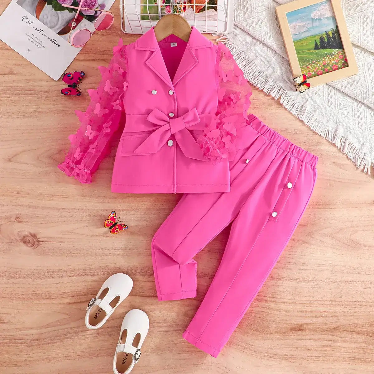 Dress your mini fashionista in this Girls Autumn Full Sleeve Blazer with Belt-Matching Pants set, made from 100% polyester for cozy comfort.