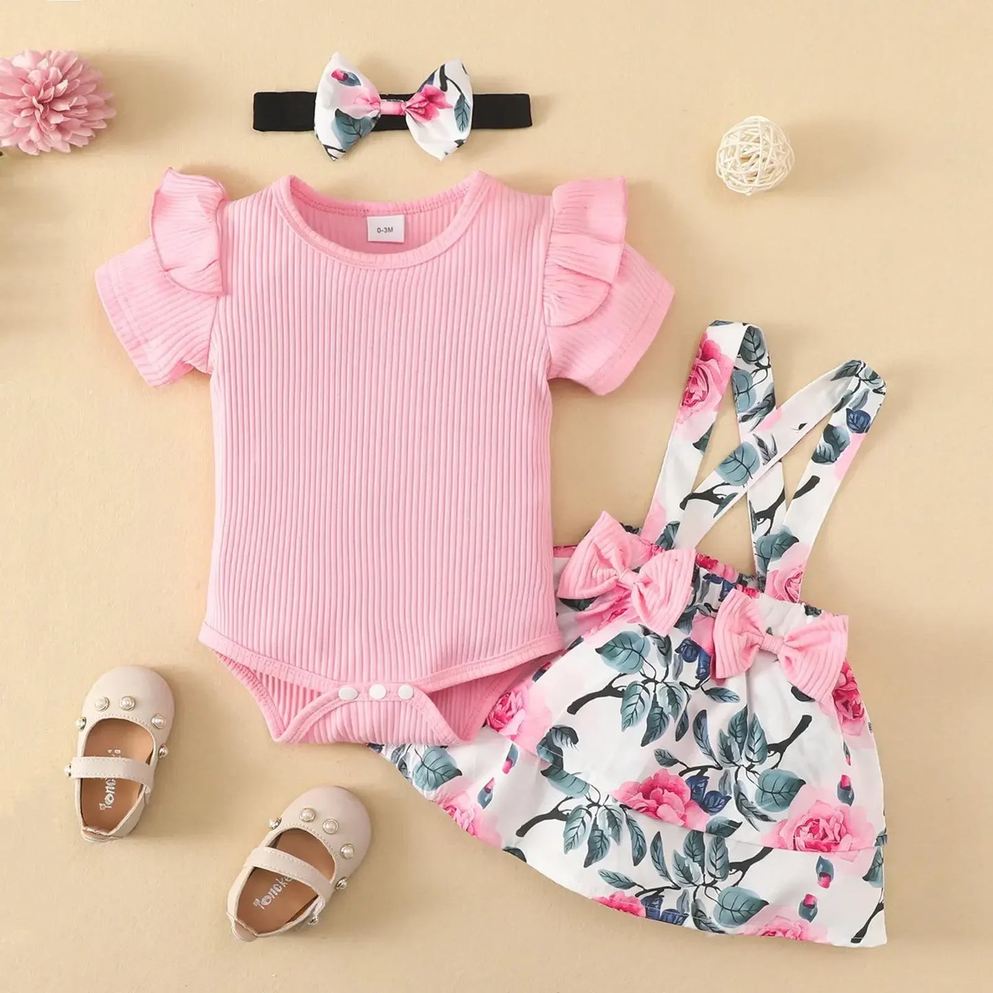 Outfit your little one in style with this cute Infant Girls Bowknot Romper-Headband 2PC Set!