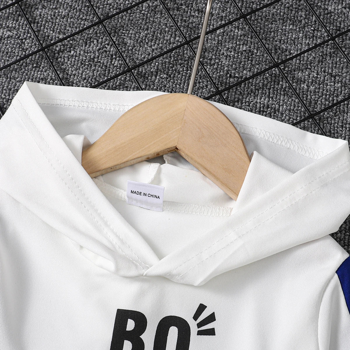 This playful Toddler Boys Letter Patchwork Hoodie Sweater with Pants is perfect for boys aged 18 months to 6 years.