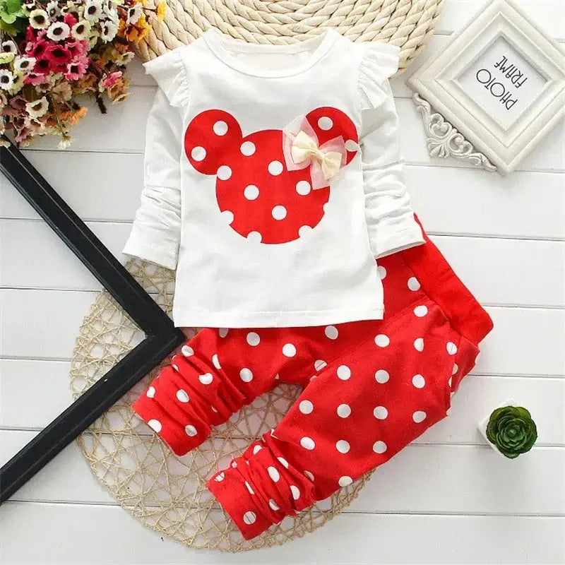 This adorable Autumn Toddler Girls Bow-Dot Shirt-Pants Set offers comfort and style for your little one.