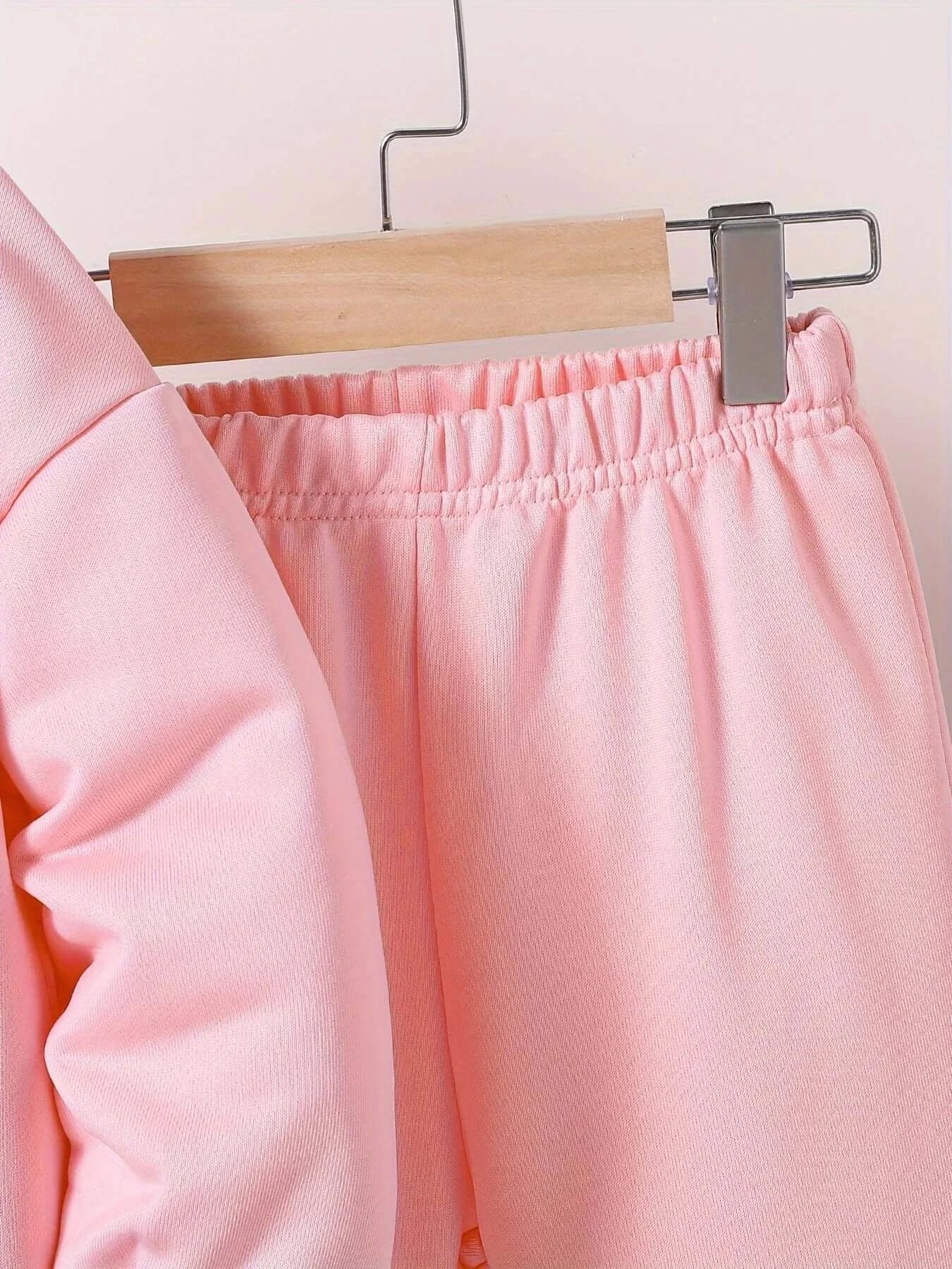 This Girls Autumn Unicorn Printed Pullover Top and Pants set is thoughtfully designed to keep your child comfortable and confident throughout the season.