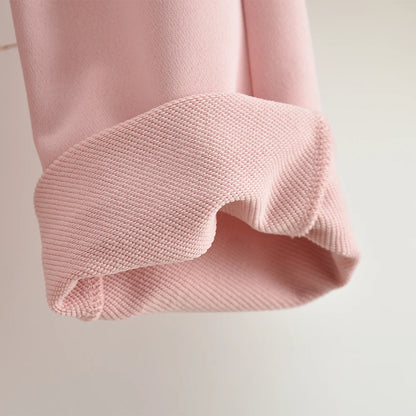 This adorable Autumn Girls Long Sleeve Letter Printed Top+Color Pants set is the ultimate fall fashion combo for your little fashionista! 