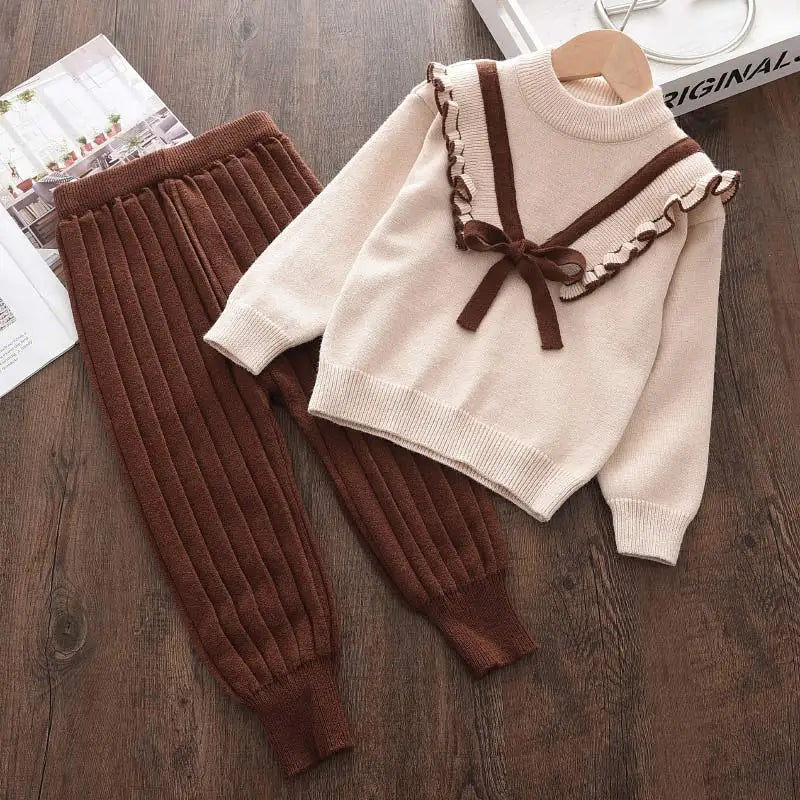 Keep your little one cozy and stylish this autumn and winter with this sweet Toddler Girls Autumn Fashion Long Sleeve Sweater Pants Set. 
