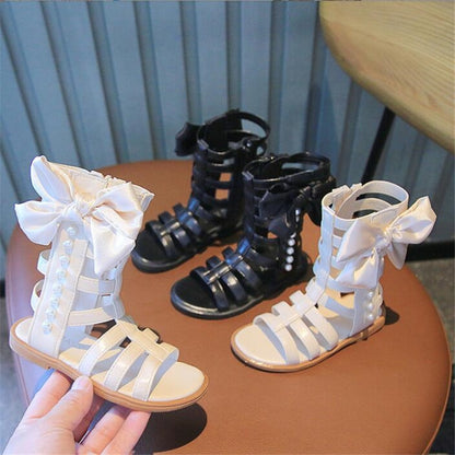 Your little princess will be the belle of the ball in these Girls Princess Bow Pearl High-Top Sandals!