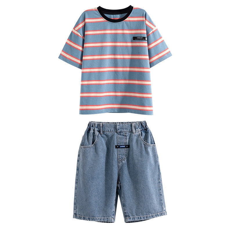 Featuring a comfortable t-shirt and shorts combination, this stylish set is perfect for any occasion.